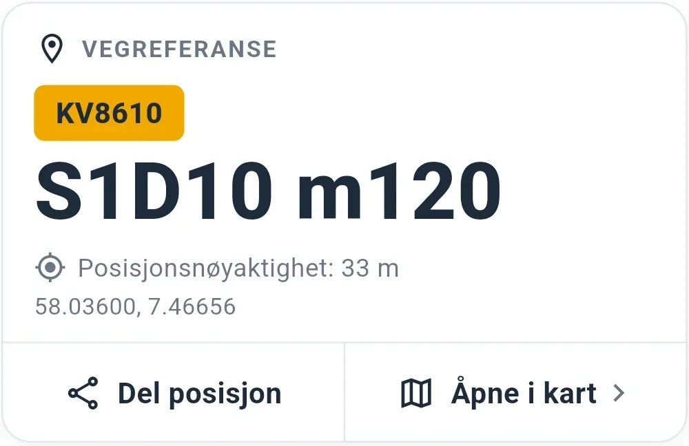 Utsnitt av vegreferansekortet: vegsystemet KV8610, vegreferansen S1D10 m120, posisjonsnøyaktighet 33 meter, koordinater og knappene Del posisjon og Åpne i kart.