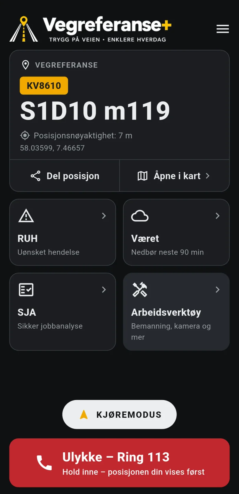 Forsiden i Vegreferanse+ i mørk modus med vegreferansen S1D10 m119 og posisjonsnøyaktighet 7 meter, fliser for RUH, Været, SJA og Arbeidsverktøy, Kjøremodus og den røde 113-knappen.