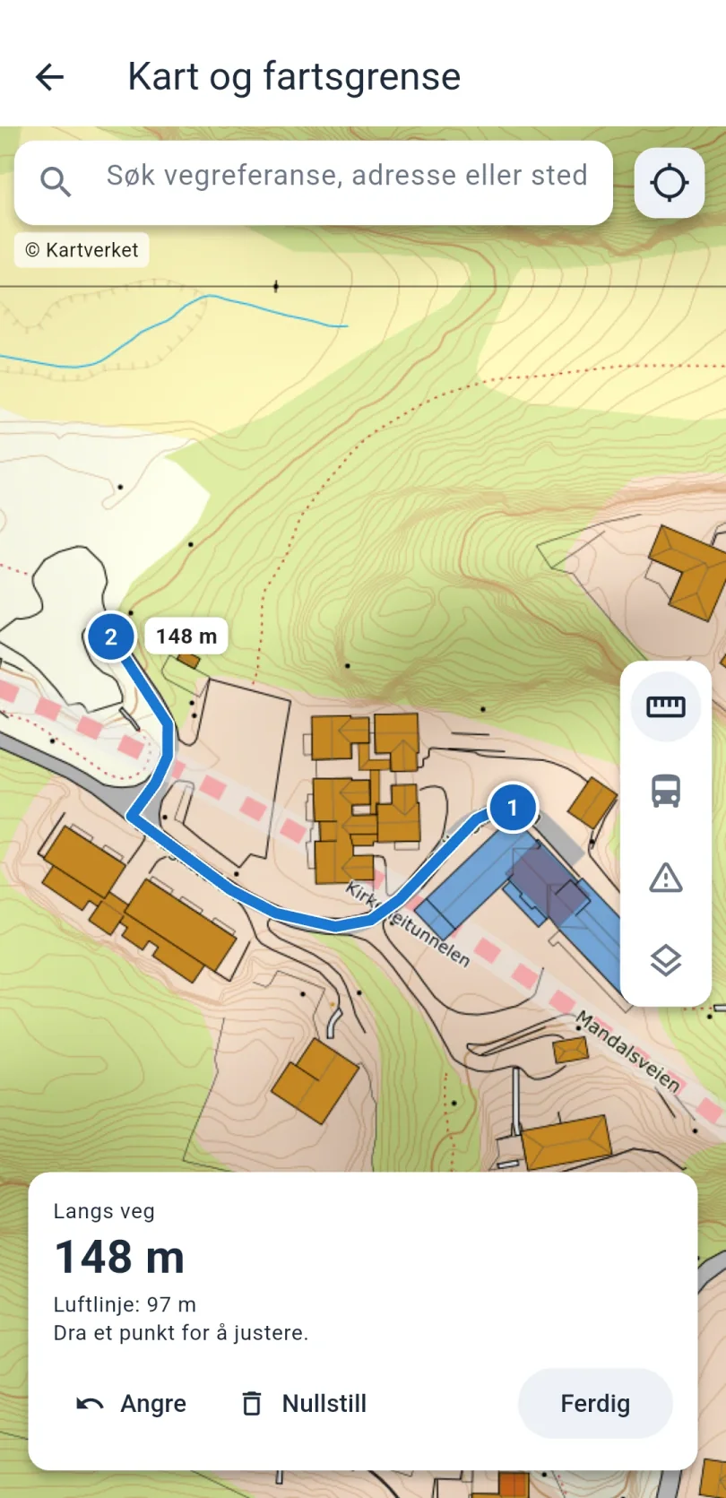 Kartet i en annen måling: 148 meter langs veg mellom to punkter, med luftlinje 97 meter og teksten Dra et punkt for å justere.