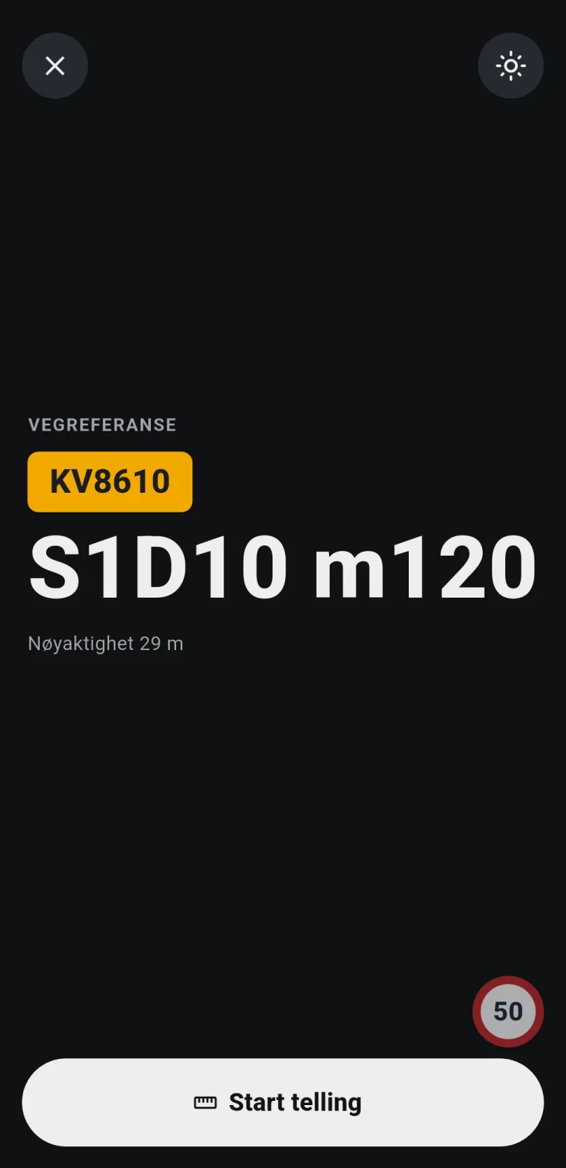 Kjøremodus: mørk fullskjerm med vegreferansen KV8610 S1D10 m120 i stor skrift, nøyaktighet 29 meter, et fartsgrenseskilt med 50 i hjørnet og knappen Start telling nederst.