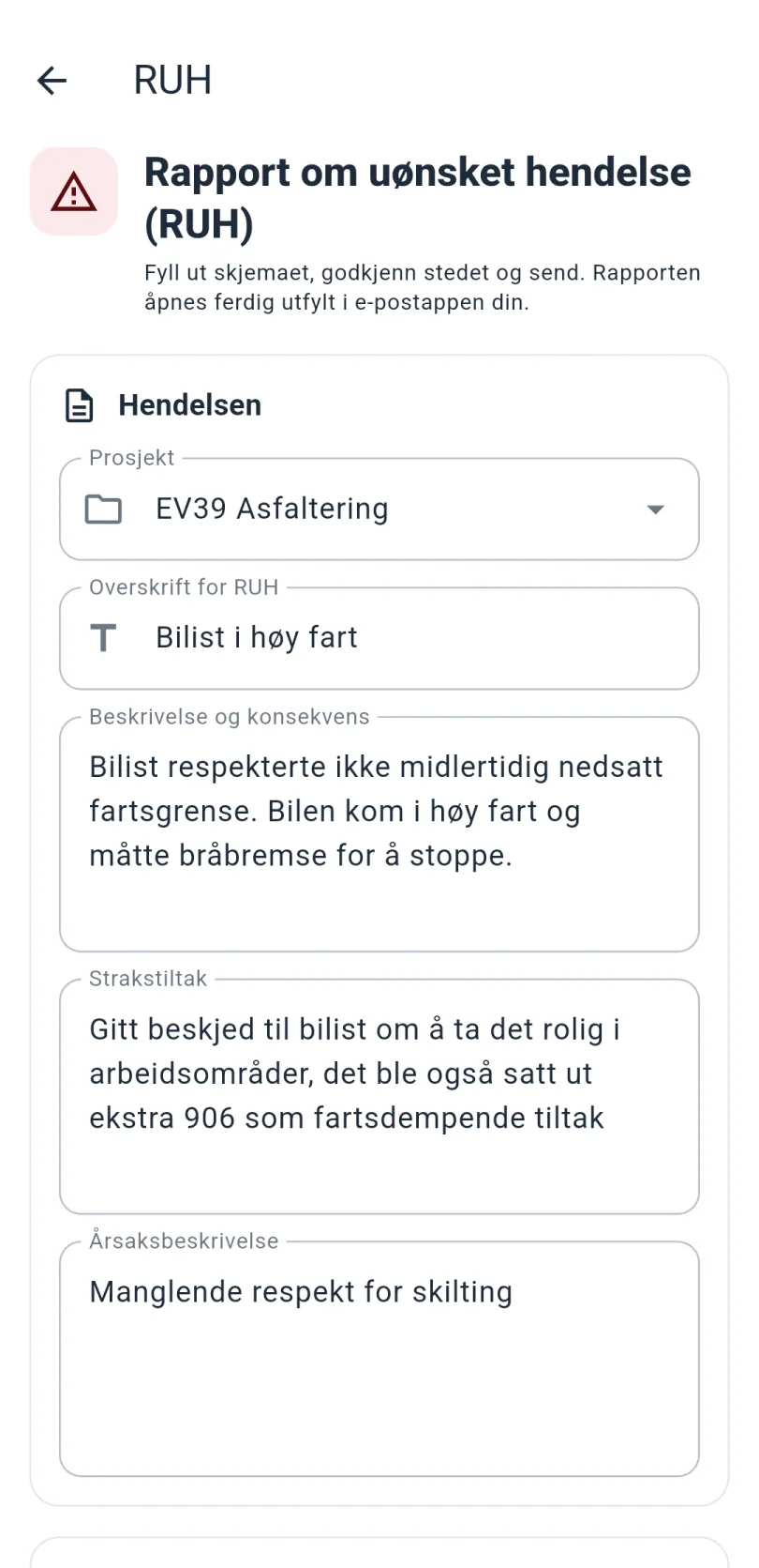 Skjemaet for rapport om uønsket hendelse (RUH) med feltene Prosjekt, Overskrift, Beskrivelse og konsekvens, Strakstiltak og Årsaksbeskrivelse, utfylt med et eksempel.
