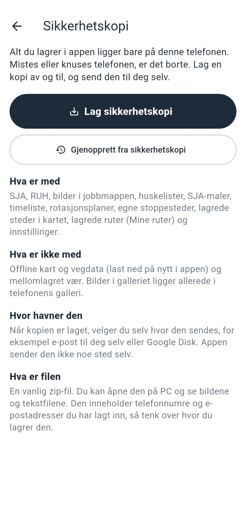 Skjermen Sikkerhetskopi med knappene Lag sikkerhetskopi og Gjenopprett fra sikkerhetskopi, og forklaring på hva som er med og ikke er med, hvor kopien havner og hva filen er.
